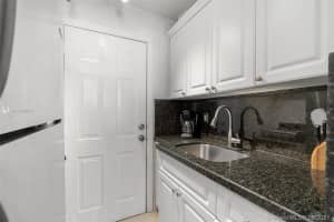3030 Collins Ave #2g, Miami Beach, FL 33140, Sold 10/29/21