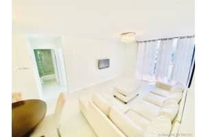 8261 NW 8th St, Miami, FL 33126, Sold 11/08/21