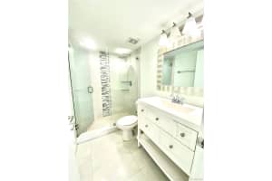 8261 NW 8th St, Miami, FL 33126, Sold 11/08/21