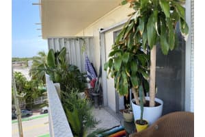 8400 Byron Ave #5e, Miami, FL 33141, Sold 06/17/22