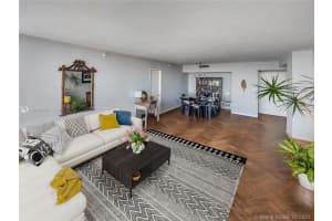 20515 E Country Club Dr, Aventura, FL 33180, Sold 12/06/21