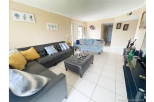 8517 NW 7th St, Miami, FL 33126, Sold 11/12/21