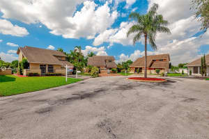 4071 SW 83rd Way, Davie, FL 33328, Sold 11/17/21