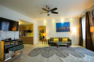 530 Ocean Dr, Miami Beach, FL 33139, Sold 10/08/21