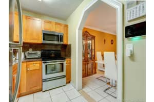 8175 NW 8th St APT A3, Miami, FL 33126, Sold 10/19/21