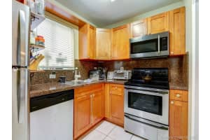 8175 NW 8th St APT A3, Miami, FL 33126, Sold 10/19/21