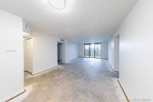 900 NE 195th St, Miami, FL 33179, Sold 10/29/21
