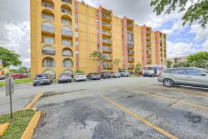 4717 NW 7th St, Miami, FL 33126, Sold 11/12/21