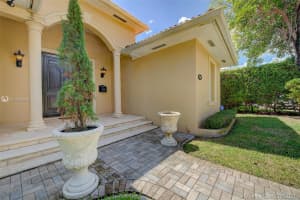 510 S Shore Dr, Miami Beach, FL 33141, Sold 05/25/22