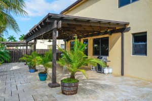 8860 NW 98th Ct, Doral, FL 33178, Sold 11/16/21