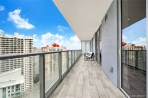 3301, 1300 Brickell Bay Dr #3505, Miami, FL 33131, Sold 03/10/22