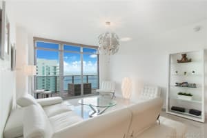 488 NE 18th St, Miami, FL 33132, Sold 07/26/22