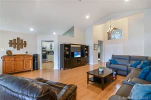 390 Cambridge Dr, Weston, FL 33326, Sold 12/09/21