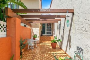 9903 NW 9th St Cir, Miami, FL 33172, Sold 11/23/21