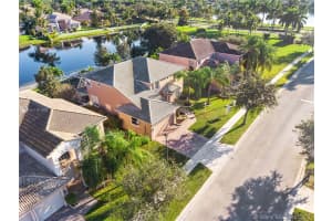 13715 NW 11th St, Pembroke Pines, FL 33028, Sold 11/09/21
