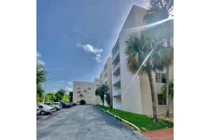 6940 NW 186th St, Hialeah, FL 33015, Sold 03/25/22