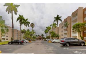 6940 NW 186th St, Hialeah, FL 33015, Sold 03/25/22