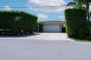1912 NE 119th Rd, North Miami, FL 33181, Sold 03/16/22
