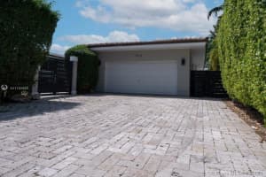 1912 NE 119th Rd, North Miami, FL 33181, Sold 03/16/22