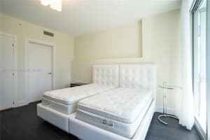 200 Biscayne Blvd Way, Miami, FL 33131, Sold 03/02/22