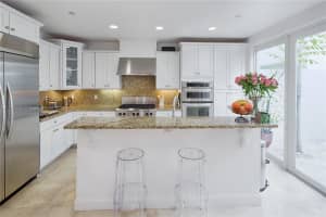 7681 SW 54th Ct, Miami, FL 33143, Sold 01/06/22
