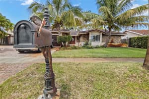 20010 NW 63rd Ave, Hialeah, FL 33015, Sold 11/23/21