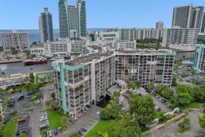 400 Leslie Dr, Hallandale Beach, FL 33009, Sold 11/29/21