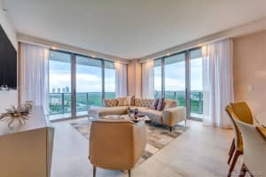 16385 Biscayne Blvd, North Miami Beach, FL 33160, Sold 11/07/22