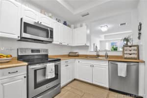 4219 NW 112th Ct, Doral, FL 33178, Sold 11/15/21