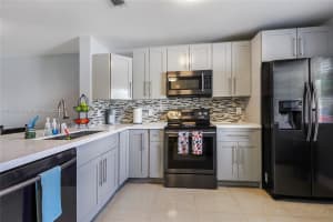 20862 NW 3rd Ln, Pembroke Pines, FL 33029, Sold 11/02/21