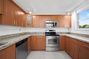 1901 Brickell Ave APT B409, Miami, FL 33129, Sold 01/14/22