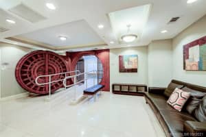 111 E Flagler St, Miami, FL 33131, Sold 12/17/21