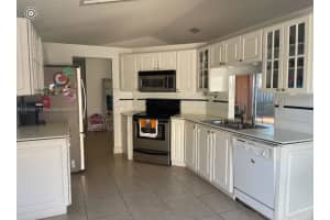 18940 NW 78th Ave, Hialeah, FL 33015, Sold 01/31/22