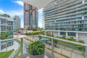 801 South Pointe Dr, Miami Beach, FL 33139, Sold 01/28/22