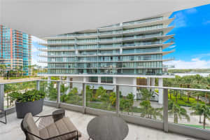 801 South Pointe Dr, Miami Beach, FL 33139, Sold 01/28/22