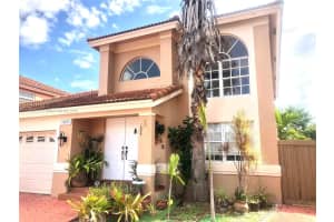 19831 NW 86th Ct, Hialeah, FL 33015, Sold 12/03/21