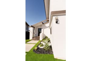 970 NW 106th Ave Cir, Miami, FL 33172, Sold 12/06/21