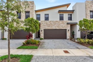 8055 NW 104th Ave, Doral, FL 33178, Sold 01/07/22