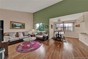 291 W Park Dr, Miami, FL 33172, Sold 12/09/21