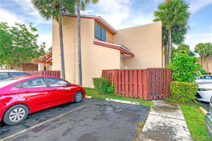291 W Park Dr, Miami, FL 33172, Sold 12/09/21