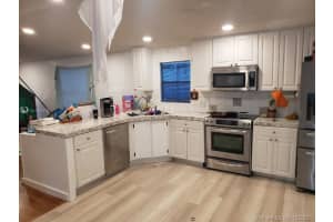 21820 NW 7th Ct, Pembroke Pines, FL 33029, Sold 02/04/22