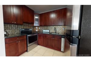 810 Lake Shore Dr, Lake Park, FL 33403, Sold 11/05/21