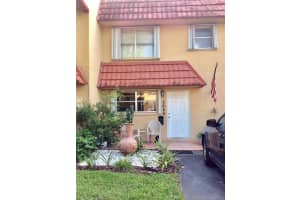 7046 NW 169th St, Hialeah, FL 33015, Sold 12/06/21