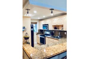 7046 NW 169th St, Hialeah, FL 33015, Sold 12/06/21