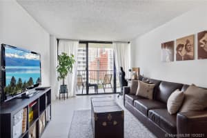 1450 Brickell Bay Dr, Miami, FL 33131, Sold 01/25/22