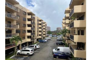 5249 NW 7th St, Miami, FL 33126, Sold 11/05/21