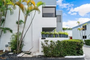 3087 NE 183rd Ln, Aventura, FL 33160, Sold 12/10/21