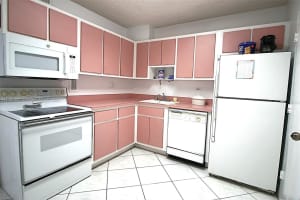 5555 Collins Ave #8z, Miami, FL 33140, Sold 02/16/22