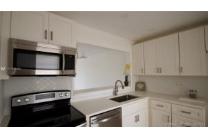 400 NE 14th Ave, Hallandale Beach, FL 33009, Sold 11/15/21