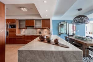 1331 Brickell Bay Dr #1402, Miami, FL 33131, Sold 03/15/22
